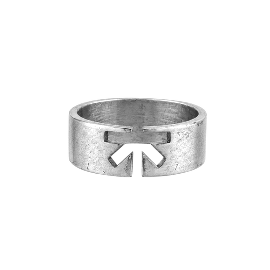 Silver | ICON RING — 925 ayar gümüş geniş bantlı yüzük, önden ürün görünümü
