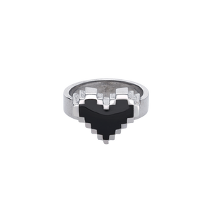 Silver | PIXEL LOVE RING — siyah piksel kalp detaylı 925 ayar gümüş yüzük, önden ürün görünümü
