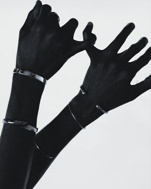 SWORD BRACELET 925 ayar gümüş açık uçlu bileklik model üzerinde